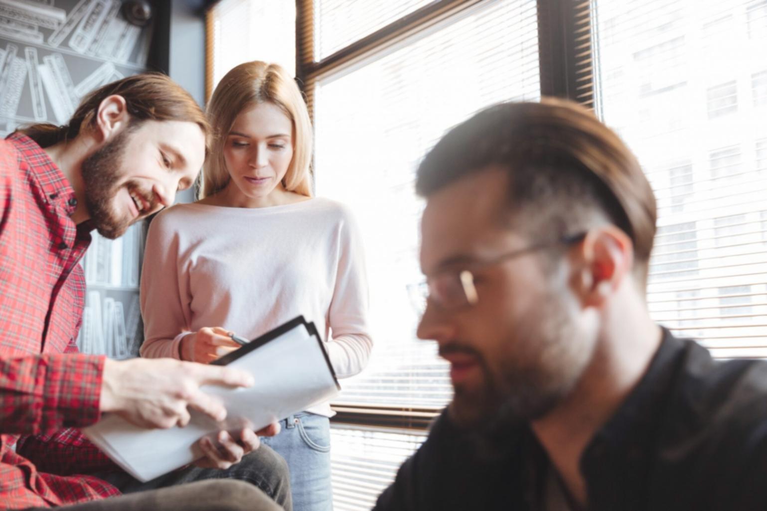 Illustration d'un espace de travail collaboratif pour entrepreneurs